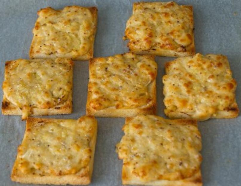 Que cuisiner : une miche de pain et des œufs, du lait.  Croûtons de pain blanc aux œufs : une recette classique.  Comment faire frire des croûtons sucrés d'un pain avec de l'œuf et du lait