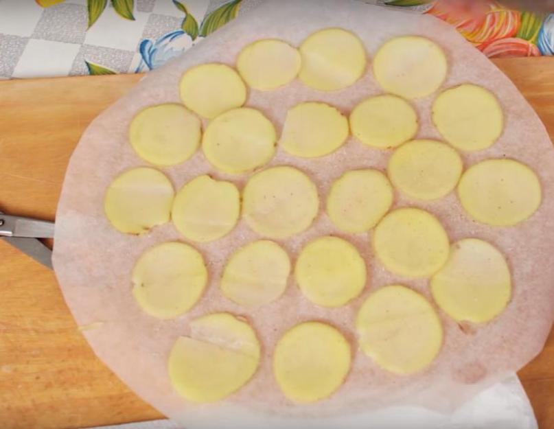 Πώς να μαγειρέψετε πατατάκια στο φούρνο μικροκυμάτων.  Τσιπς στο φούρνο μικροκυμάτων: πατάτες, τυρί ακόμα και φρούτα.  Πώς να φτιάξετε πατατάκια