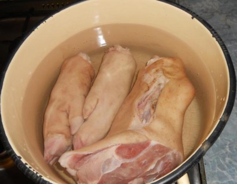 Рецепт: Холодец классический - Домашний из свинины. Холодец из говядины