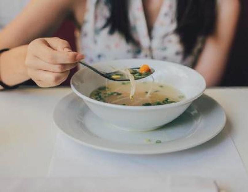 Вкусные диетические супы рецепты. Суп из сушеных грибов с морской капустой и соевым соусом. Крупы и каши