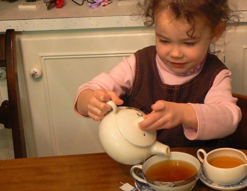 С какого возраста можно черный чай. Какой чай и с какого возраста можно давать ребенку? Как приготовить лечебный чай для грудничка своими руками