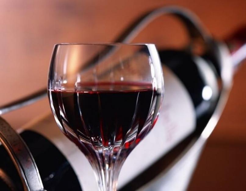 Вино что делает с давлением. Повышает или понижает давление. Польза белых сортов