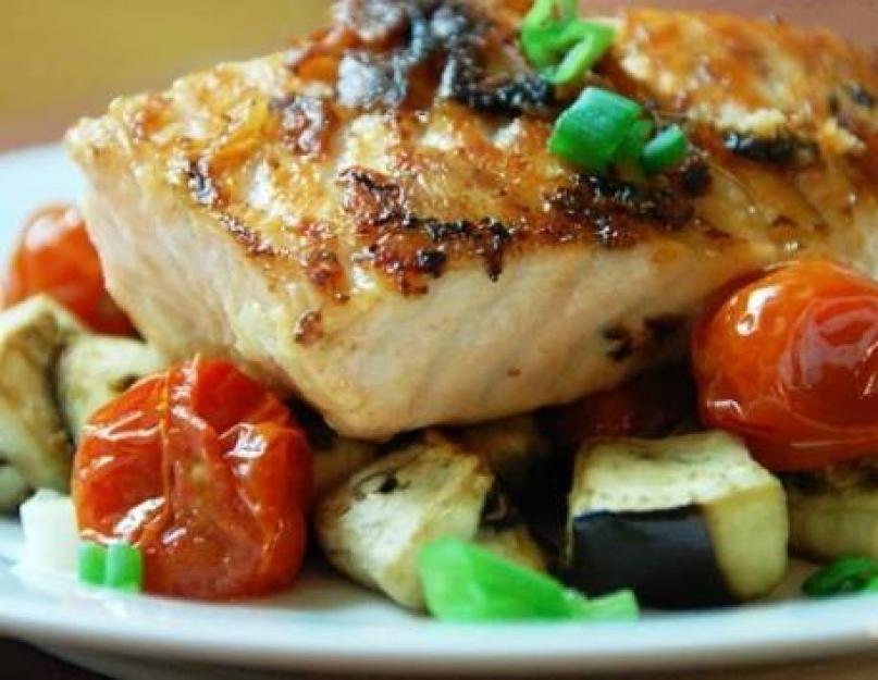 Запеченная рыба в духовке рецепты. Запеченный окунь в соляной корочке. Филе горбуши или семги, запеченное в духовке с картофелем.