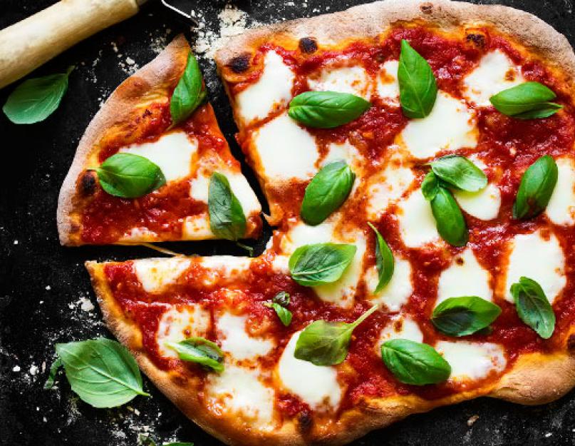 Домашняя пицца с колбасой и сыром. Начинка для пиццы в домашних условиях. Рецепты начинки для пиццы, простые и вкусные варианты лучших начинок