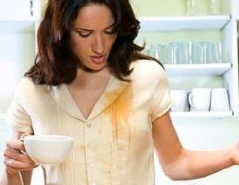 Comment enlever les taches de café sur les vêtements blancs.  Nous éliminons les taches de café sur les vêtements, les meubles rembourrés et les tapis sans nettoyage à sec