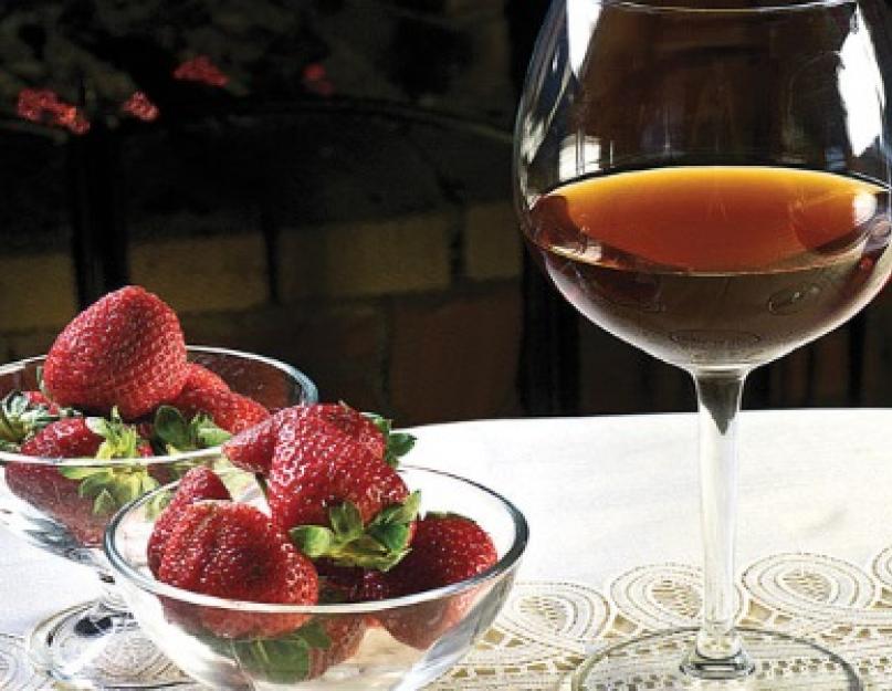 Рецепт приготовления клубничного вина. Вино из клубники дарит сказочное наслаждение. Как сделать в домашних условиях? Вино из клубники с водкой