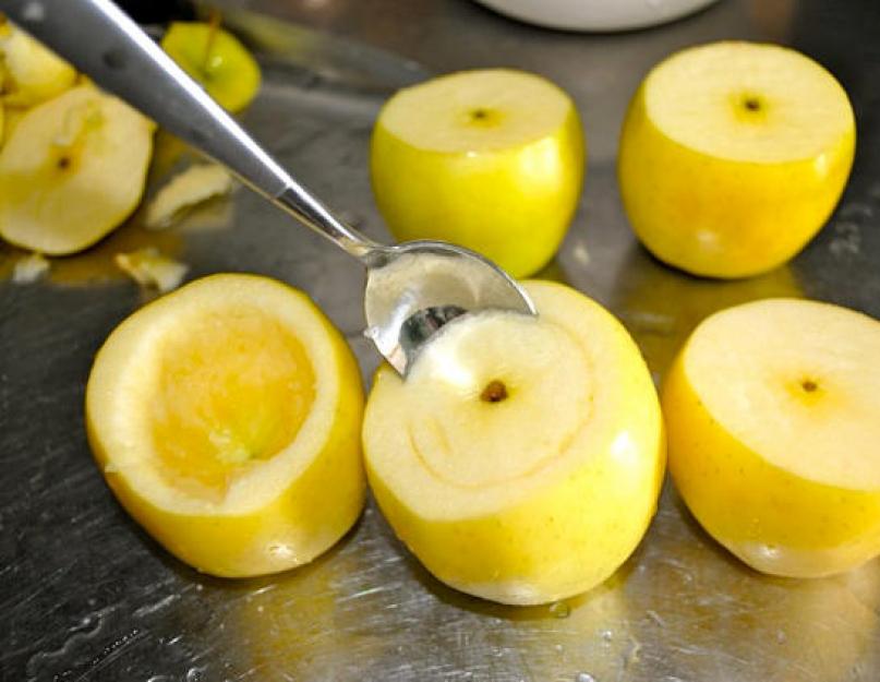 Вред печеных яблок для организма. Печеные яблоки. Яблоки запеченные в духовке при поносе. Польза запеченных яблок. Яблоки запеченные при поносе.