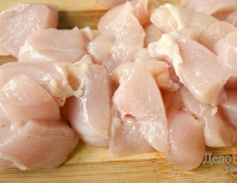  Курица на сковороде в сметанном соусе: рецепты с фото