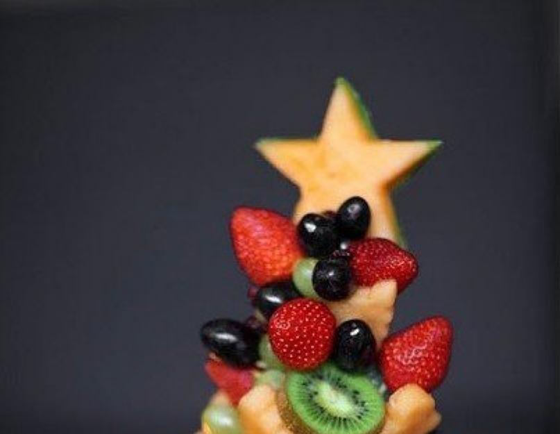  Новогодний стол - елочки из фруктов, овощей и сладостей