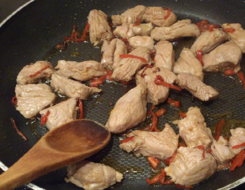 Мясо с помидорами и грибами в сковороде. Простые рецепты с грибами на сковороде
