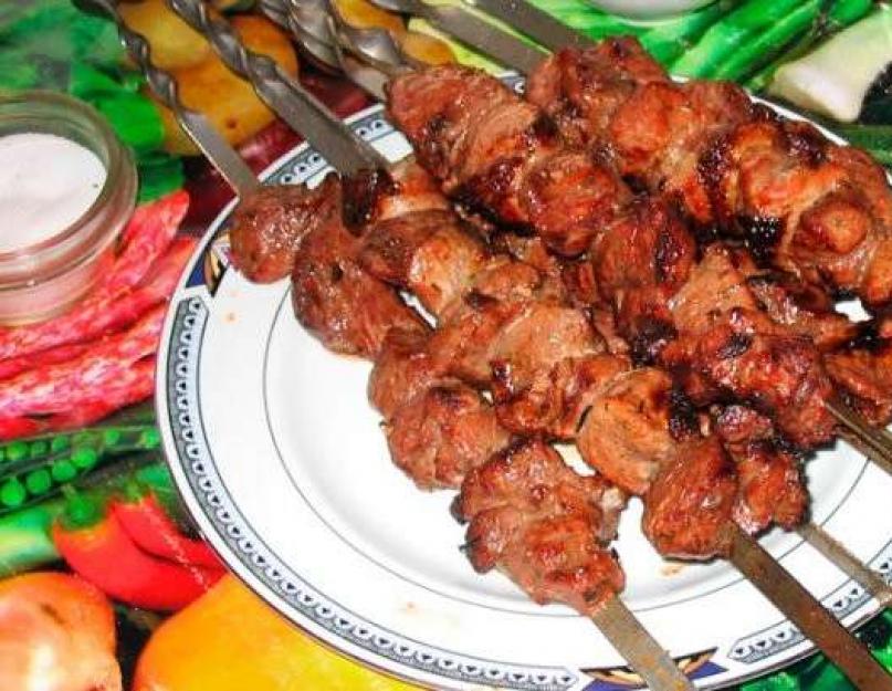 Brochettes arméniennes.  Marinade arménienne : TOP recettes pour un shish kebab de porc idéal par des fabricants de shashlik professionnels de Novorossiysk.  Haykaz Karapetyan, magasin de kebab « U Haykaz » sur l'avenue Dzerzhinsky