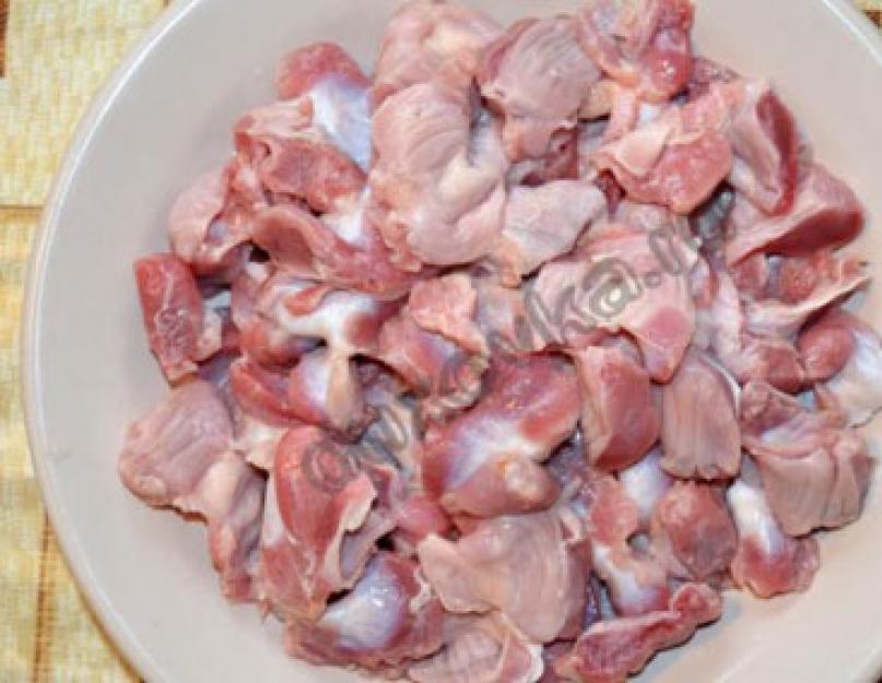 Куриные желудки в горшочке с грибами. Как приготовить куриные желудки с картошкой в горшочках. Куриные желудки с картошкой в горшочках рецепт пошагово с фото