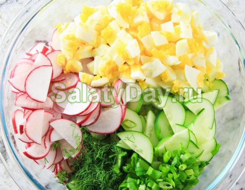Mısır ve turplu salatalar.  Salatalık ve yumurta ile turp salatası.  Havuçlu turp ve salatalık salatası