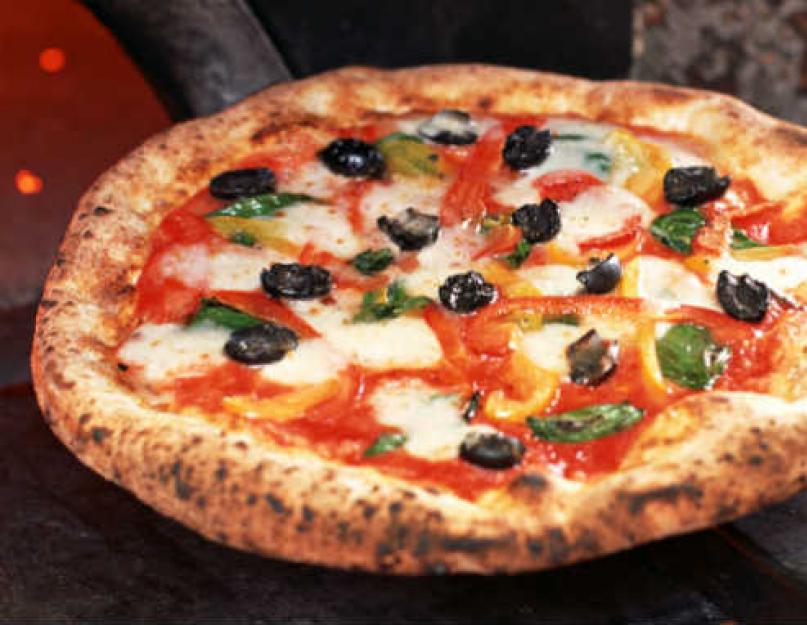 Comment manger de la pizza en Italie.  des conseils pour vous aider à décider comment manger une pizza.  Boissons adaptées à la pizza