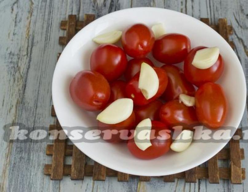 Малосольные помидоры черри быстрого приготовления с чесноком. Малосольные помидоры черри с чесноком