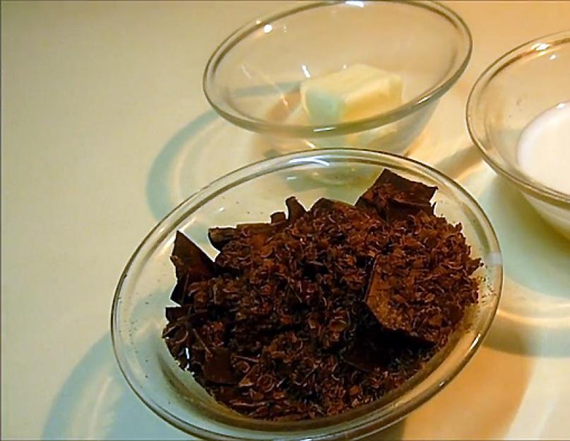 Ганаш из масла и шоколада. Ганаш. Пропорции для разных видов шоколада. Как приготовить ганаш для покрытия торта в домашних условиях