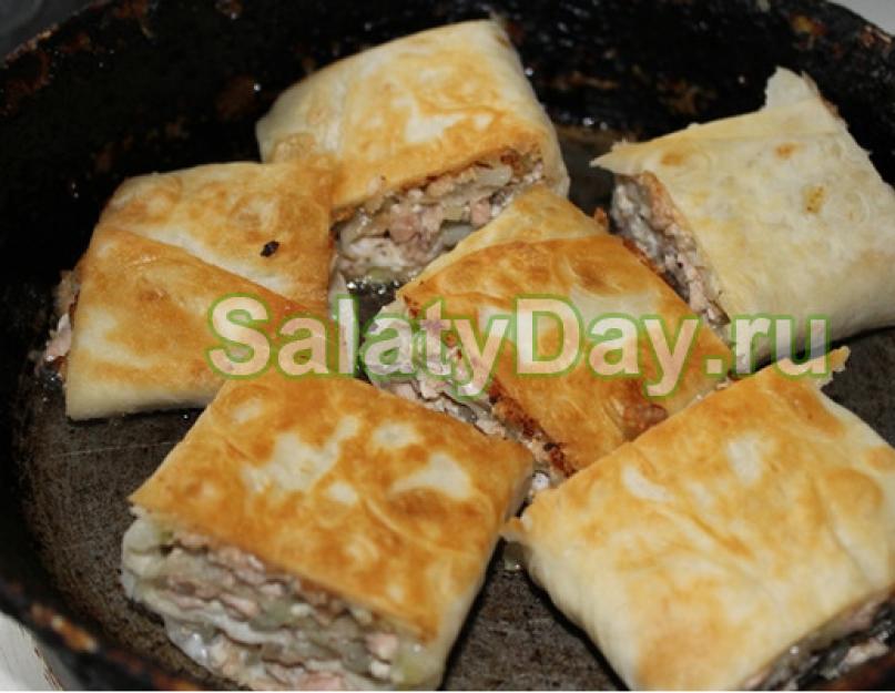 Les rouleaux de lavash les plus populaires.  Garnitures pour rouleau de lavash avec des bâtonnets de crabe.  Rouleau de lavash - préparation des aliments