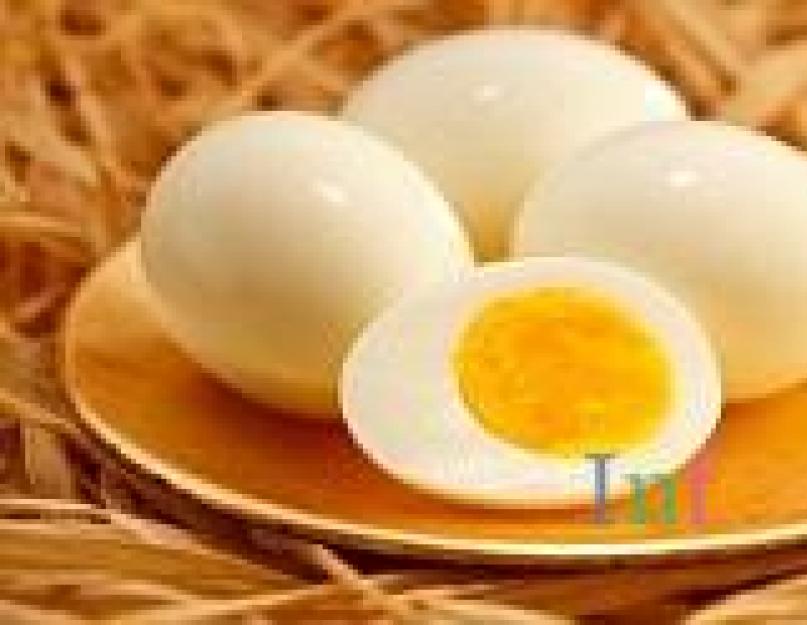 Сколько варить яйца чтобы получились вкрутую. Как варить яйца, чтобы они хорошо чистились. Как и сколько варить куриное яйцо всмятку, вкрутую и перепелиное. Как сварить яйца Пашот и обычные в СВЧ. Как варить яйца на обычной плите