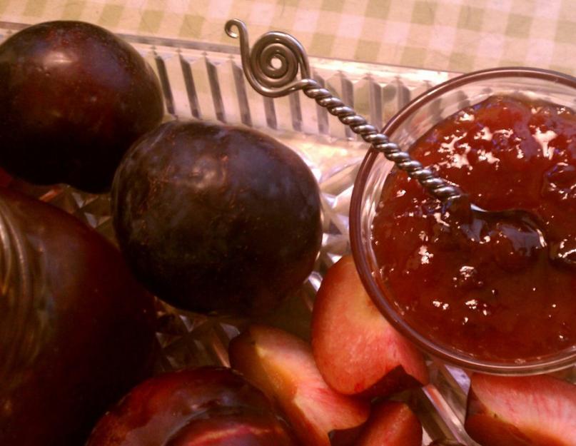 Confiture de prunes.  Comment faire de la confiture de prunes à la maison pour l'hiver.  A partir de pruneaux frais et séchés