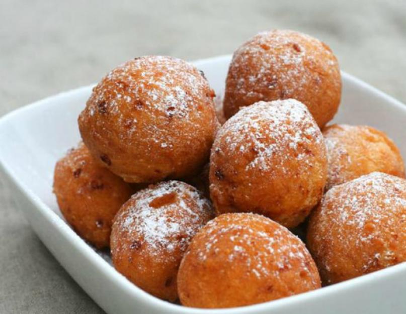 Boules de pâte à caillé.  Boulettes de caillé frites dans l'huile.  Recette en semoule