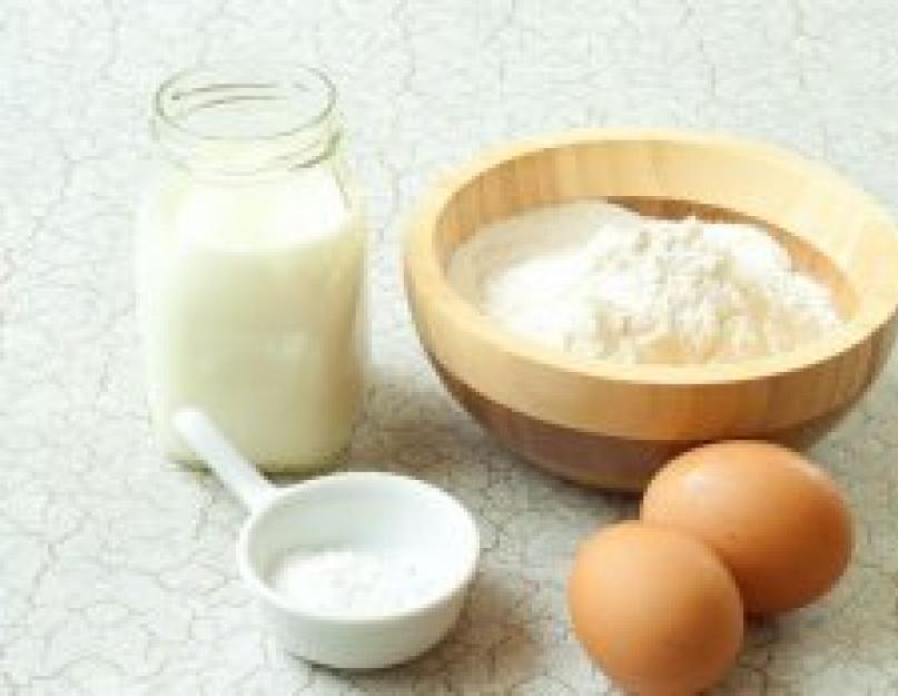 2 яйца кефир мука сахар. Ингредиенты для оладьев на молоке. Кефир яйца мука. Молоко и яйца. Ингредиенты для оладьев на кефире.