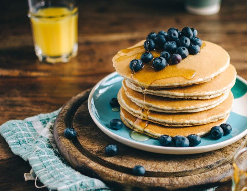 Crêpes luxuriantes au kéfir ou au lait aigre : la meilleure recette.  Crêpes luxuriantes - les meilleures recettes.  Comment faire cuire des crêpes avec du kéfir, du lait aigre, du yaourt et de la levure