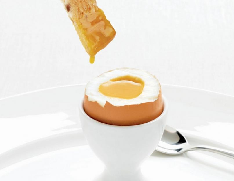 Варить яйца вкрутую с момента закипания. Как варить яйца всмятку, вкрутую, в мешочек, в яйцо-пашот, сколько варить яйца после закипания воды