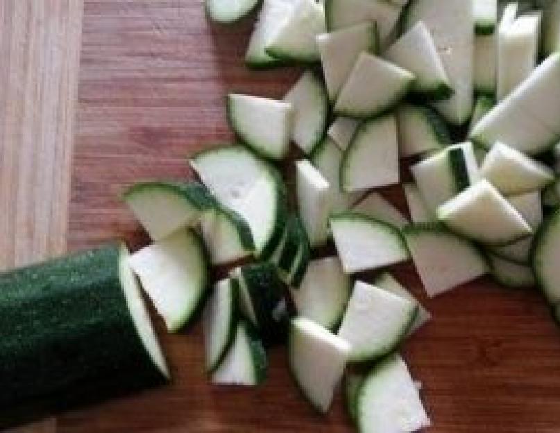 Recette de courgettes et concombres en conserve.  La préparation la plus paresseuse et la plus délicieuse pour l'hiver à partir de concombres et de courgettes