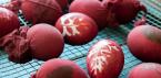 Πώς να βάψετε πασχαλινά αυγά σε φλούδες κρεμμυδιού Ο χρωματισμός αυγών με φλούδες κρεμμυδιού είναι όμορφος