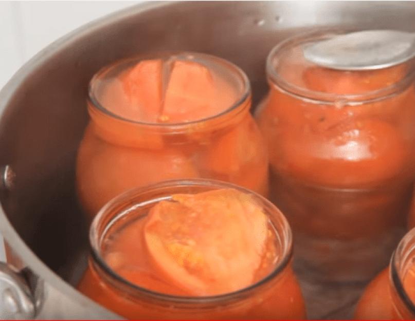 Консервирование помидоров дольками в собственном соку. Помидоры в собственном соку на зиму с хреном и чесноком. Консервированные крупные помидоры дольками в собственном соку на зиму
