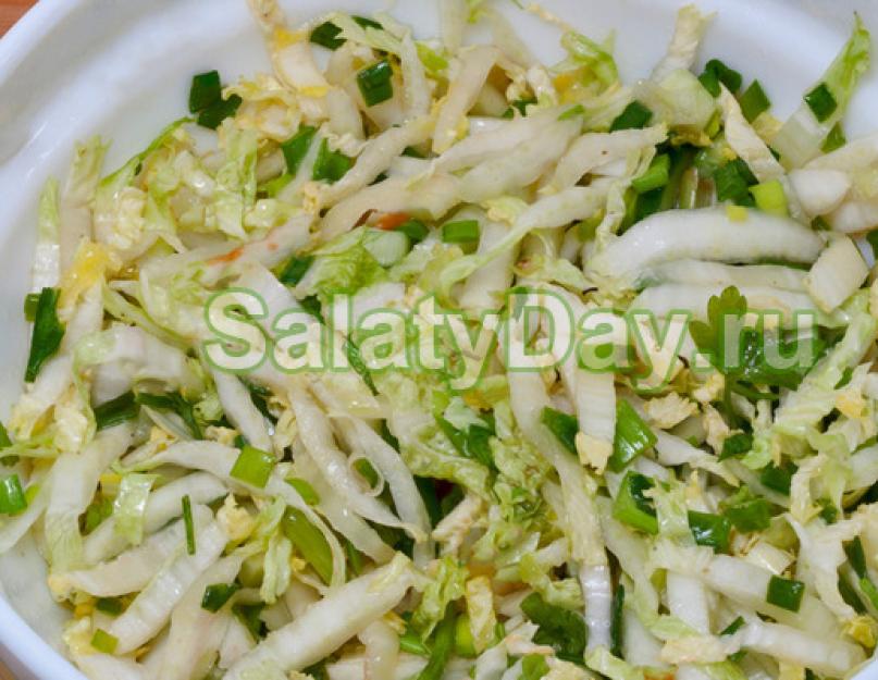  Салат с пекинской капустой и ветчиной