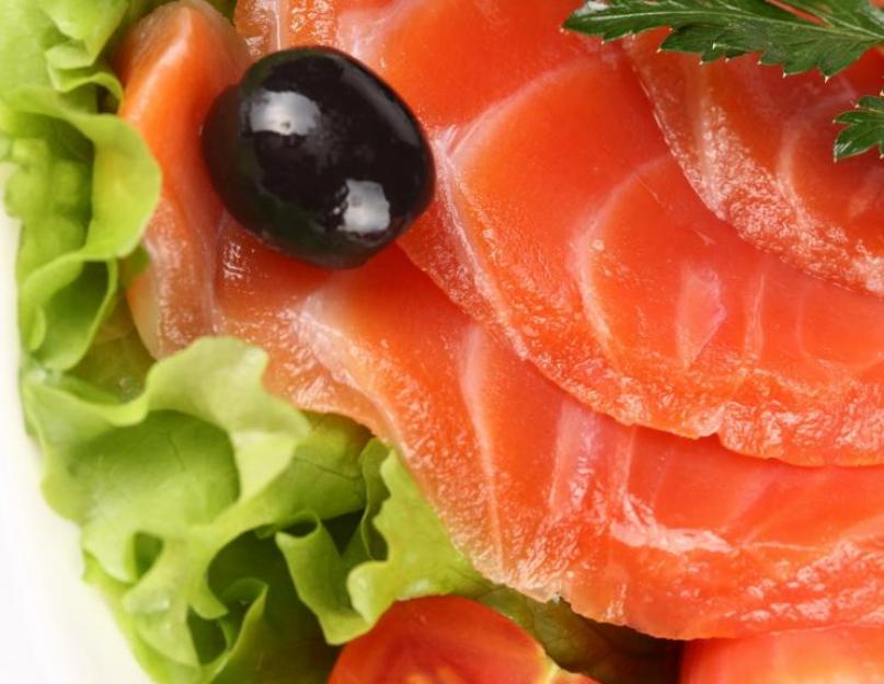 Salades de mariage d'été simples.  Salade « Fleurs pour la mariée ».  Délicieuse et belle salade « Wedding Rings »