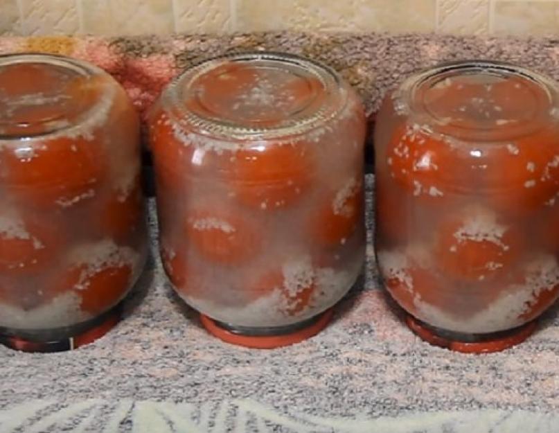 Консервация помидоров с чесноком или помидоры под снегом. Вкусные консервированные помидоры с чесноком