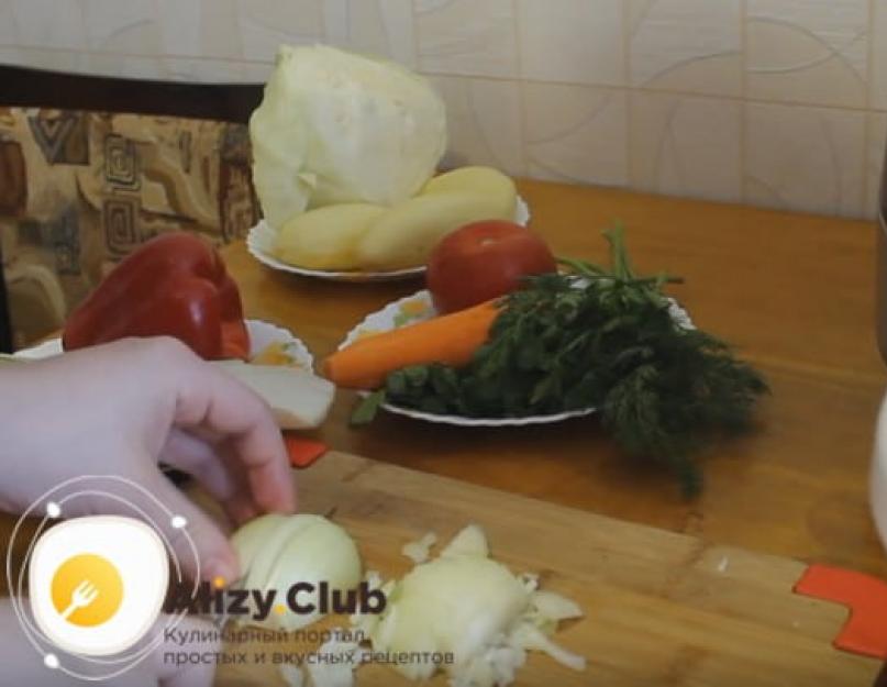 Le ragoût de légumes dans une mijoteuse est une option pour un repas complet.  Comment faire cuire un délicieux ragoût de légumes dans une mijoteuse.  Ragoût de légumes dans une recette à la mijoteuse sans viande