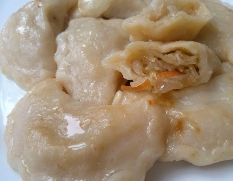 Dumplings na may sauerkraut recipe.  Dumplings na may patatas at pinaasim na repolyo: kung paano magluto?  Hakbang-hakbang na recipe: dumplings na may repolyo at mushroom