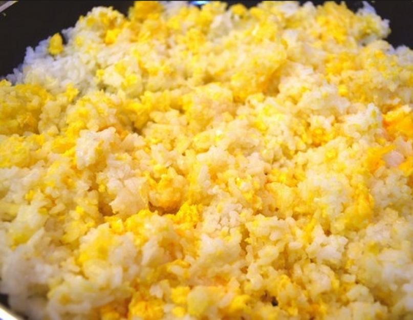  Как приготовить идеальный жареный рис с яйцом