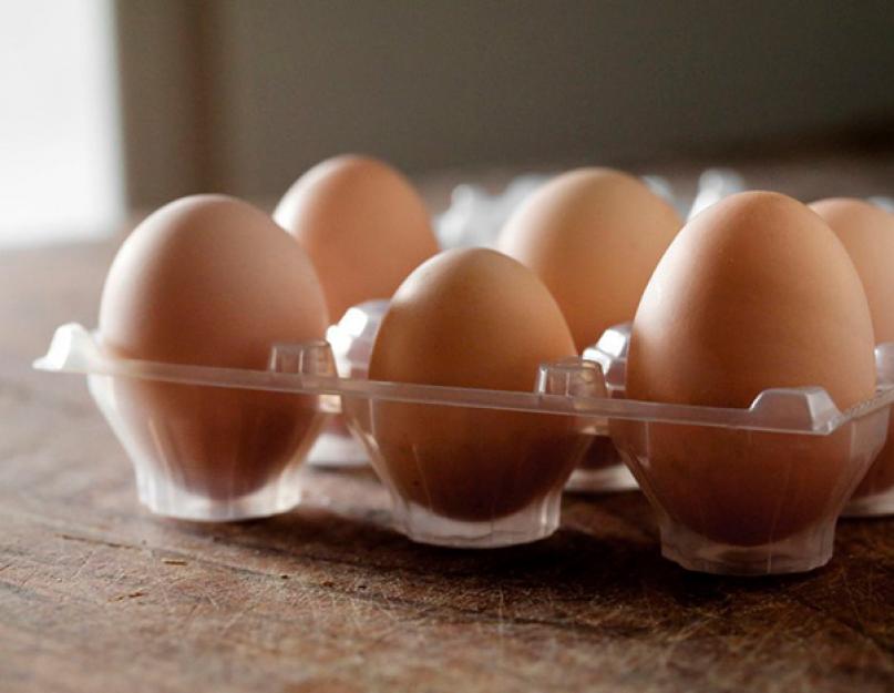 Срок хранения вареных. Сколько хранятся яйца без холодильника. Сколько хранить сырые яйца