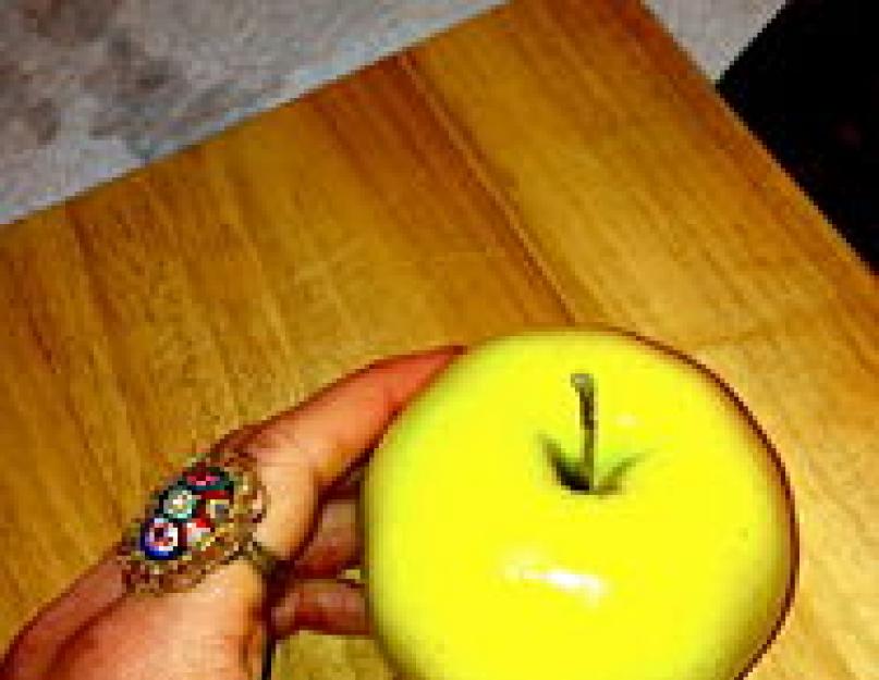 Affettare le mele per la tavola delle feste, idea fotografica.  Come tagliare magnificamente mele e frutta sul tavolo con foto, immagini e foto Come realizzare un coniglio con una mela