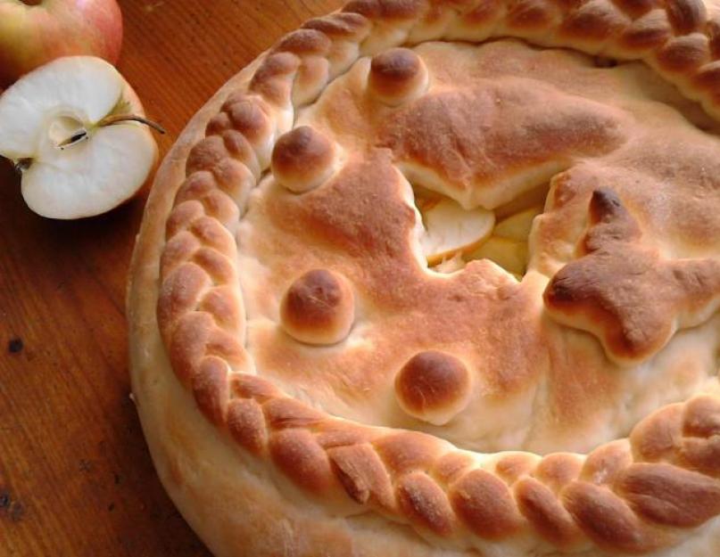 Для пирога с яблоками сладкое дрожжевое тесто. Дрожжевой яблочный пирог
