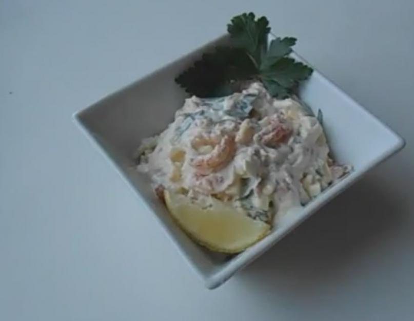 Салат из кальмаров крабового мяса и креветок. Салат морской коктейль — с креветками, кальмарами и крабовыми палочками