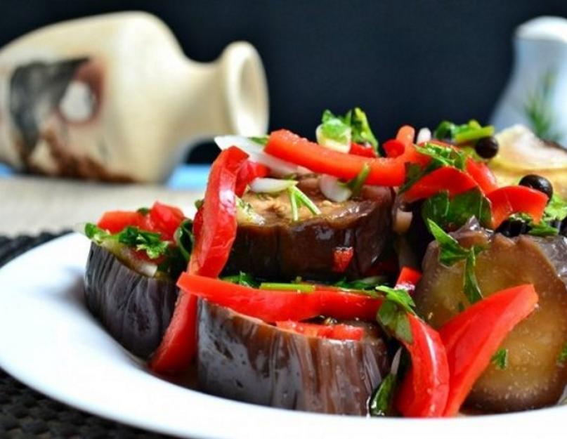 Recette d'aubergines en cinq minutes.  Les aubergines marinées sont incroyablement délicieuses