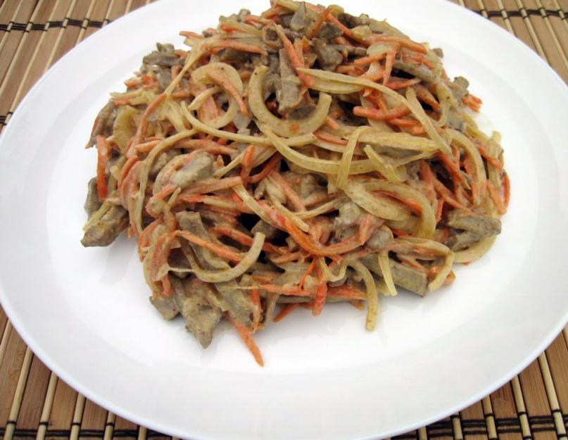 Салат с печенью и морковью - пошаговые рецепты приготовления с луком, солеными огурцами, фасолью или грибами. 