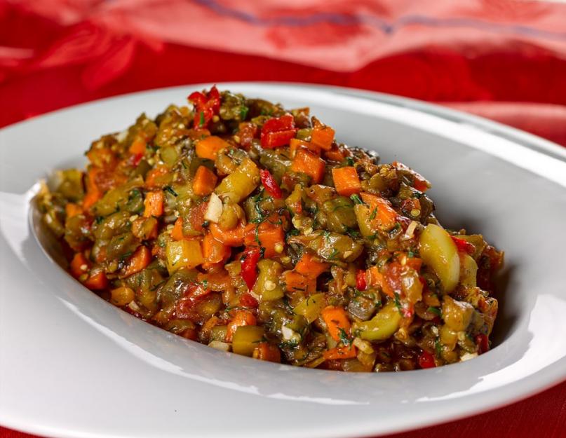 Sauté de légumes aux aubergines et courgettes.  Sauté de légumes au four.  Courgettes et aubergines sautées