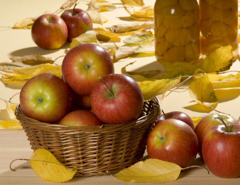 Что можно заготовить на зиму из яблок. Рецепт мочёных яблок с капустой. Рецепт вкусных маринованных яблочек