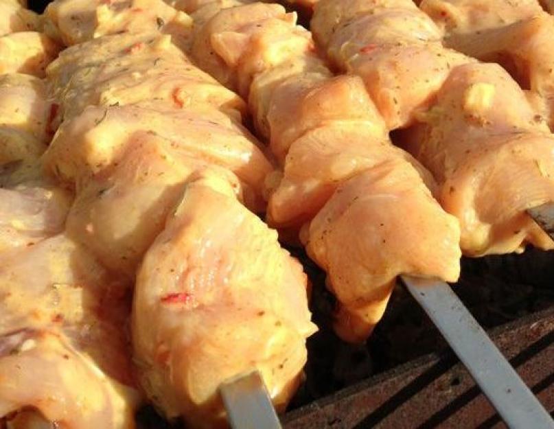 Cómo marinar kebab de pollo.  Brocheta de pechuga de pollo: las recetas más deliciosas Cómo cocinar kebab de pechuga de pollo jugoso