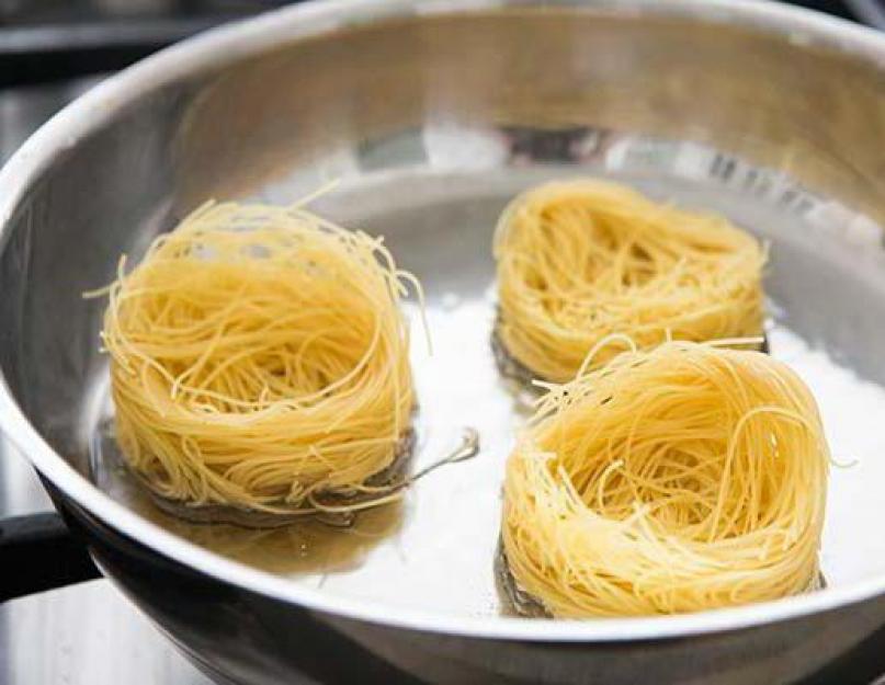 Фаршированные гнезда из макарон на сковороде рецепт. Как готовить гнезда из макарон с фаршем