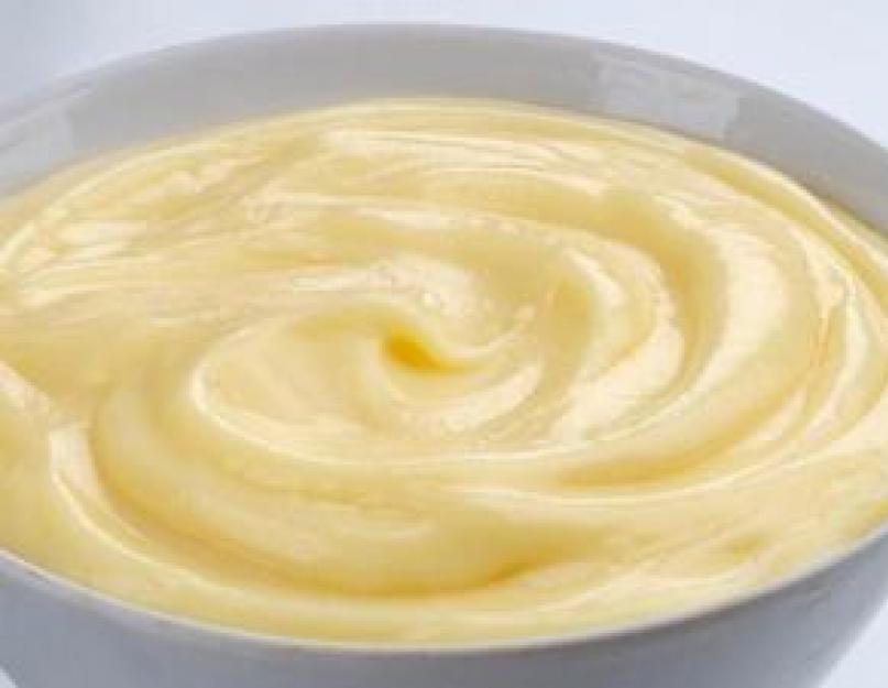 Crème pour gâteau au lait concentré et bananes.  Fromage cottage - crème de banane pour le petit déjeuner.  Crème au beurre à la banane