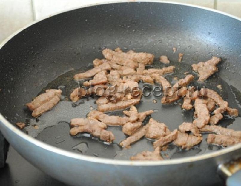 Как приготовить мясо для шаурмы. Как заворачивать шаурму? Пошаговая инструкция. Основные компоненты шавухи