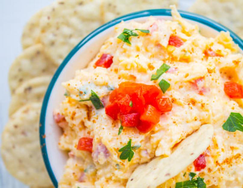 Recette de cocotte de caillé avec des pâtes.  Casserole de fromage blanc aux vermicelles, recette au four.  Option avec du paprika moulu