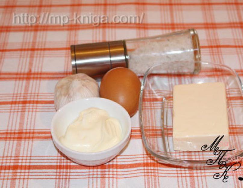 Рецепты яйца сыром и чеснок. Яйца, фаршированные грибами. Крабовые «Рафаэлки» из яиц с сыром и чесноком